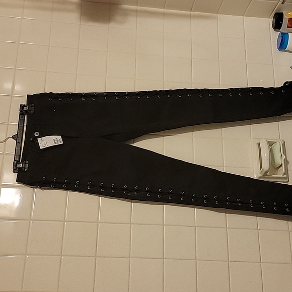 Ladies - Picture 6 of 11